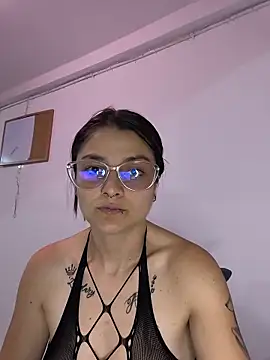 Snapshot of Coralinne__ chatting on 05.22.26 Coralinne online show from 05.22.26