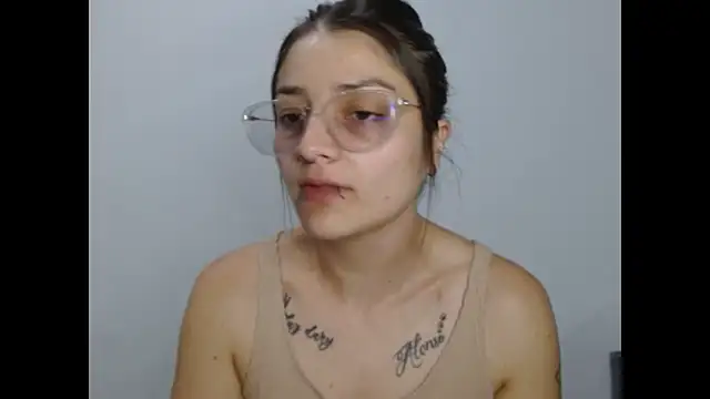 Snapshot of Coralinne__ chatting on 05.30.26 Coralinne online show from 05.30.26