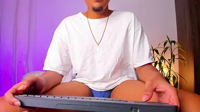 Snapshot of asmodeo_33 chatting on 09.18.25 asmodeo 33 online show from 09.18.25