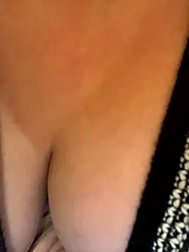 Snapshot of FetishIris chatting on 10.01.25 FetishIris online show from 10.01.25