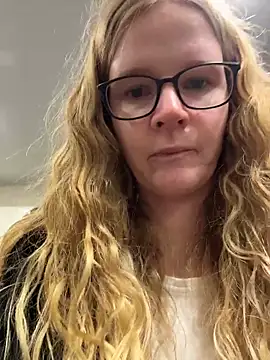 Bikergirl 97 online show from 11.19.25