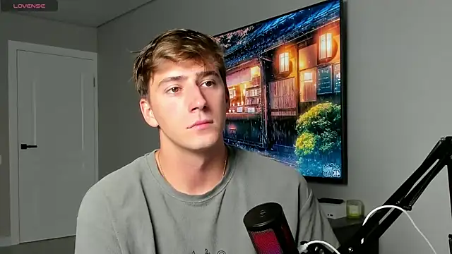 Snapshot of DaniHort chatting on 09.18.25 DaniHort online show from 09.18.25