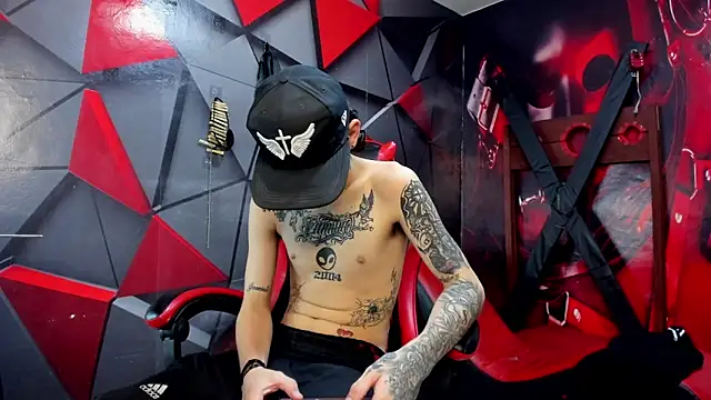 Snapshot of StraightBoy_Nick chatting on 10.22.25 StraightBoy Nick online show from 10.22.25