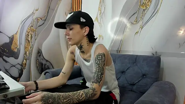 Snapshot of StraightBoy_Nick chatting on 10.28.25 StraightBoy Nick online show from 10.28.25