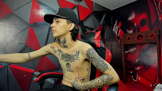 Snapshot of StraightBoy_Nick chatting on 10.30.25 StraightBoy Nick online show from 10.30.25