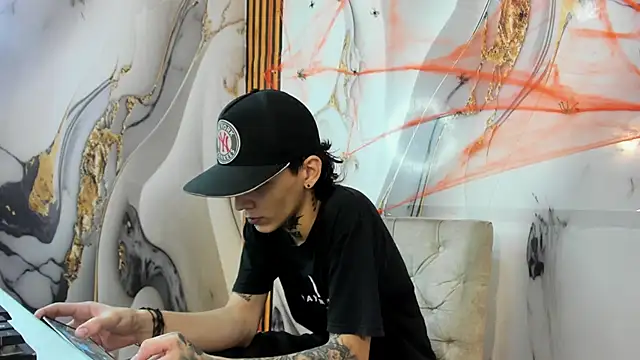 Snapshot of StraightBoy_Nick chatting on 11.07.25 StraightBoy Nick online show from 11.07.25