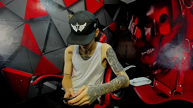 Snapshot of StraightBoy_Nick chatting on 11.22.25 StraightBoy Nick online show from 11.22.25