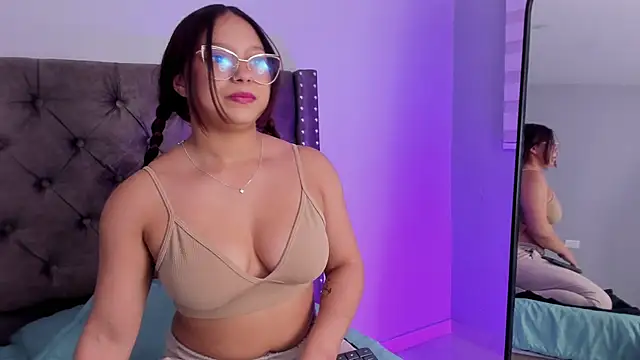 Snapshot of Missy_davis chatting on 10.14.25 Missy davis online show from 10.14.25