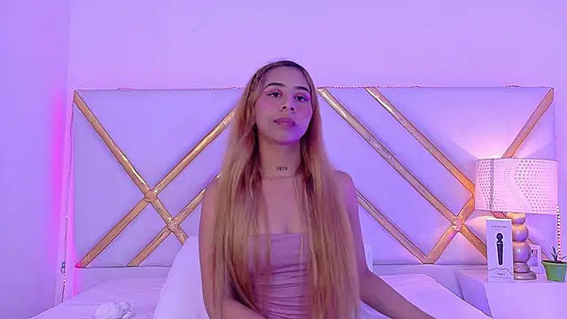 laila stilwiills online show from 10.07.25