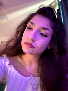 ScarletBloom  online show from 10.19.25