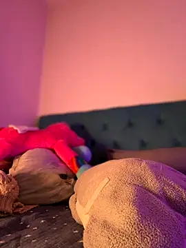 ScarletBloom  online show from 11.14.25