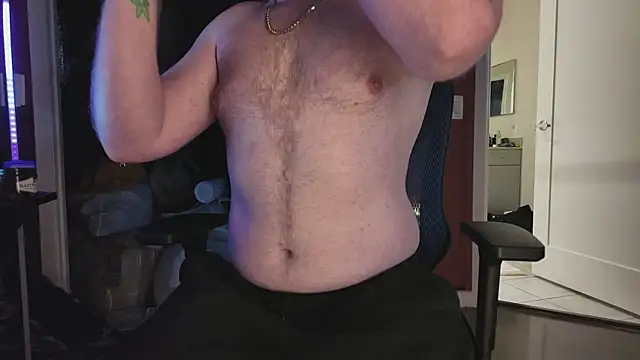 Snapshot of twunkdean chatting on 02.13.26 twunkdean online show from 02.13.26