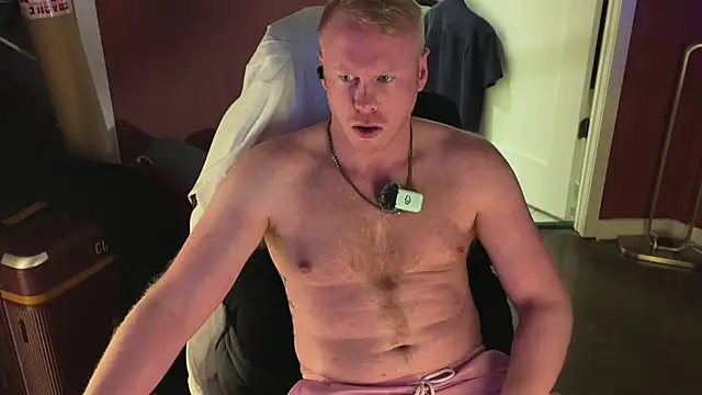 Snapshot of twunkdean chatting on 02.28.26 twunkdean online show from 02.28.26