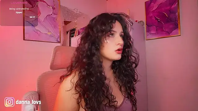 Dannaa Lovs online show from 05.18.26
