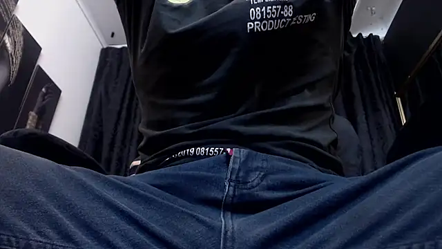 Snapshot of Derek_Storm_ chatting on 10.04.25 Derek Storm online show from 10.04.25