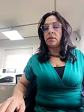 Snapshot of _Kamy_Hot chatting on 11.28.25 Kamy Hot online show from 11.28.25