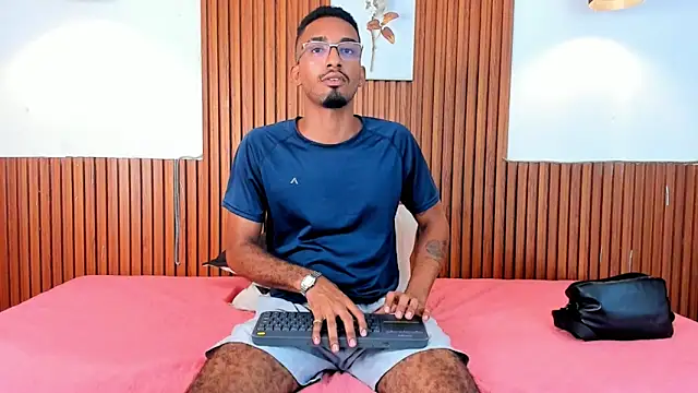 Darwin mayo online show from 09.12.25