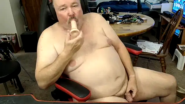 Snapshot of havethickcock chatting on 11.25.25 havethickcock online show from 11.25.25