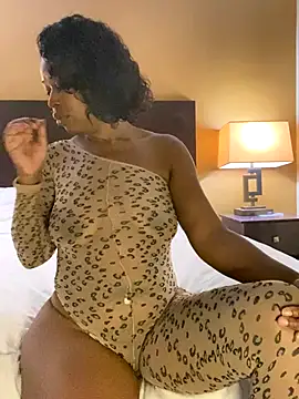 Snapshot of StaciDiamond chatting on 10.05.25 StaciDiamond online show from 10.05.25