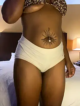 Snapshot of StaciDiamond chatting on 10.12.25 StaciDiamond online show from 10.12.25