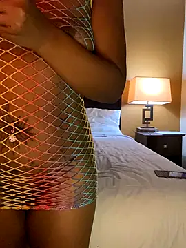 Snapshot of StaciDiamond chatting on 11.24.25 StaciDiamond online show from 11.24.25