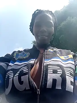 Snapshot of GoldSnowXxX chatting on 09.30.25 GoldSnowXxX online show from 09.30.25