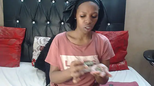 Snapshot of GoldSnowXxX chatting on 10.08.25 GoldSnowXxX online show from 10.08.25