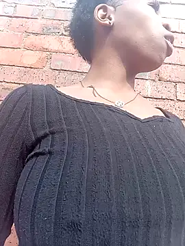 Snapshot of GoldSnowXxX chatting on 10.10.25 GoldSnowXxX online show from 10.10.25