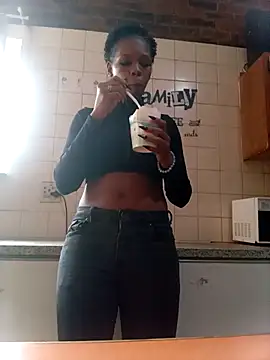 Snapshot of GoldSnowXxX chatting on 10.11.25 GoldSnowXxX online show from 10.11.25