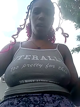 Snapshot of GoldSnowXxX chatting on 11.21.25 GoldSnowXxX online show from 11.21.25