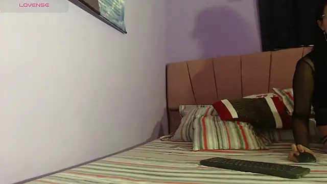 Snapshot of _Bombom__ chatting on 02.16.26 Bombom online show from 02.16.26