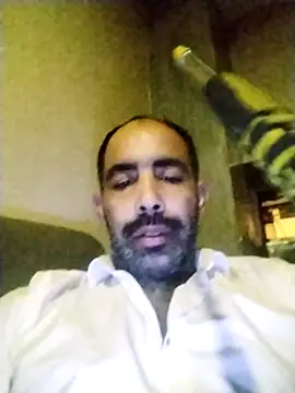 Snapshot of salimbasha chatting on 11.18.25 salimbasha online show from 11.18.25