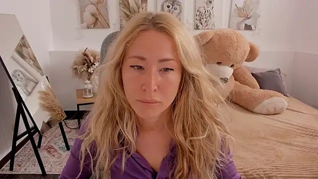 Snapshot of AstraMonroe chatting on 03.15.26 AstraMonroe online show from 03.15.26