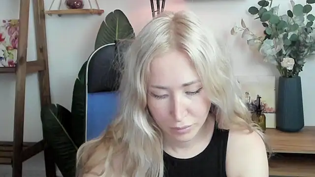 Snapshot of AstraMonroe chatting on 06.14.26 AstraMonroe online show from 06.14.26