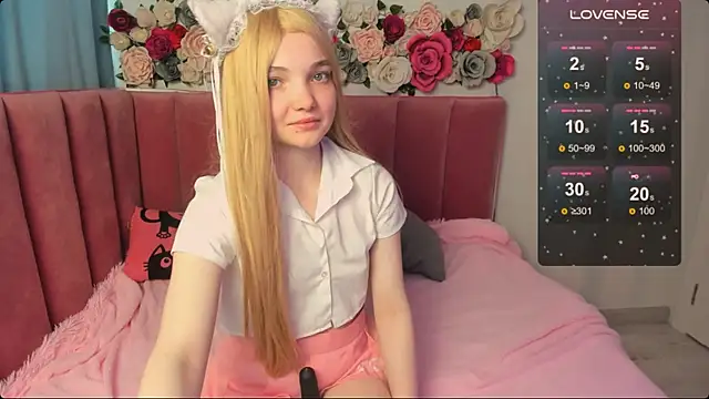 Snapshot of AnimeAlica18 chatting on 10.19.25 AnimeAlica18 online show from 10.19.25