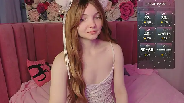 Snapshot of AnimeAlica18 chatting on 10.29.25 AnimeAlica18 online show from 10.29.25