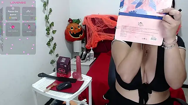 Julieta curvy69 online show from 10.14.25