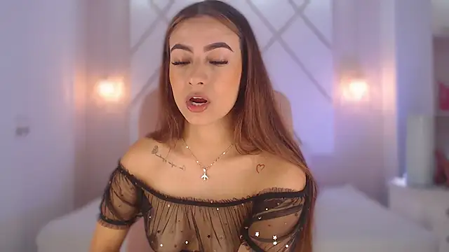 Snapshot of isabellashine chatting on 09.10.25 isabellashine online show from 09.10.25