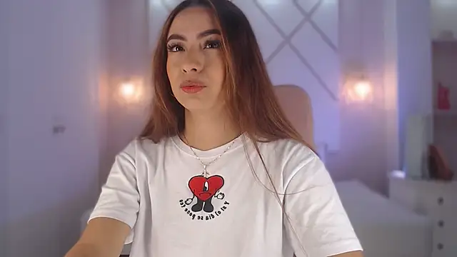 Snapshot of isabellashine chatting on 10.09.25 isabellashine online show from 10.09.25