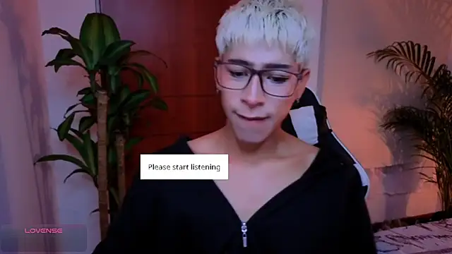 Snapshot of taichi_bluy chatting on 09.28.25 taichi bluy online show from 09.28.25