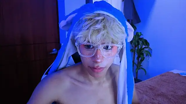 Snapshot of taichi_bluy chatting on 11.13.25 taichi bluy online show from 11.13.25