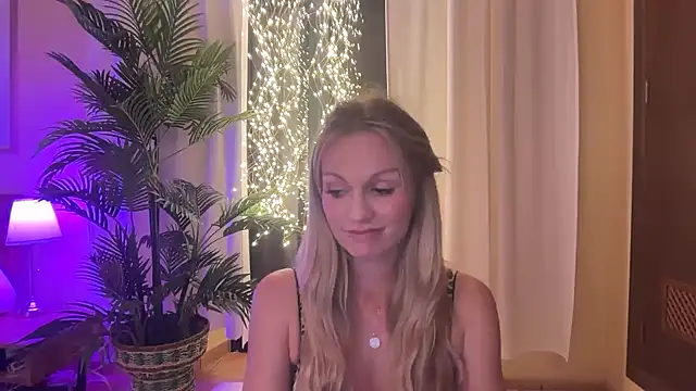 Snapshot of Isabella_kiko chatting on 10.24.25 Isabella kiko online show from 10.24.25