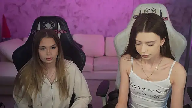 Snapshot of Regina_Sweet054 chatting on 04.05.26 Regina Sweet054 online show from 04.05.26