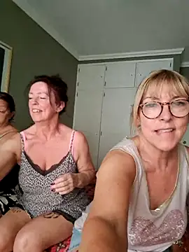 Snapshot of ClassyNAWTYBritMILF chatting on 07.04.26 ClassyNAWTYBritMILF online show from 07.04.26