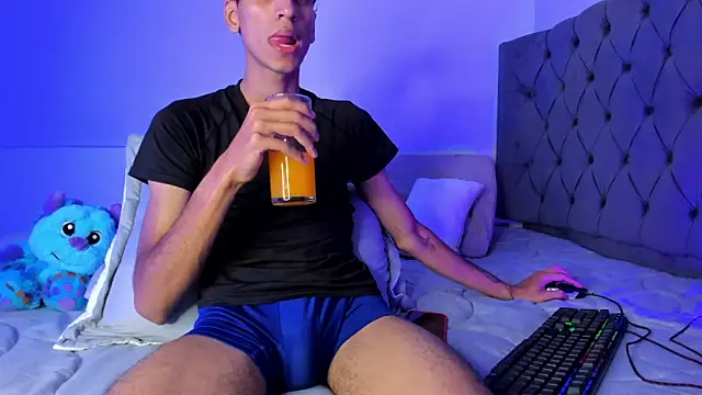 Snapshot of CamiiloRivera chatting on 09.11.25 CamiiloRivera online show from 09.11.25