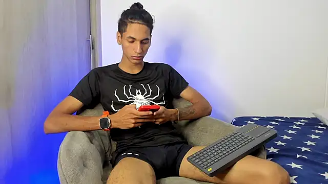 Snapshot of CamiiloRivera chatting on 10.04.25 CamiiloRivera online show from 10.04.25