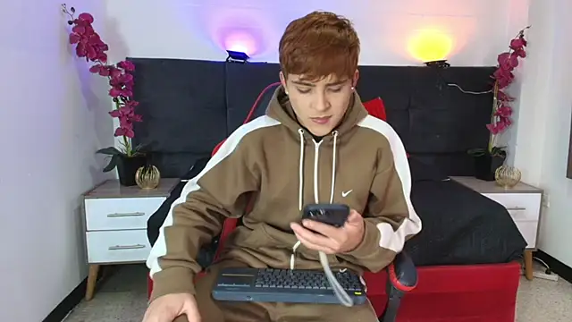 Snapshot of Lucass_love chatting on 06.04.26 Lucass love online show from 06.04.26