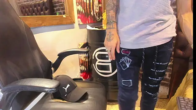 Snapshot of VinzenzRizzo chatting on 09.26.25 VinzenzRizzo online show from 09.26.25