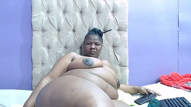 NaughtyChubbyZoe online show from 09.10.25