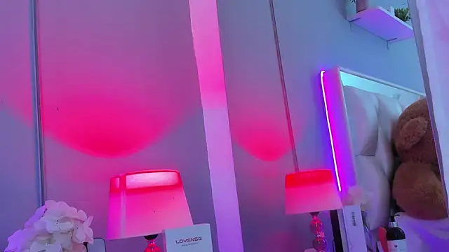 Snapshot of minnari chatting on 10.13.25 minnari online show from 10.13.25